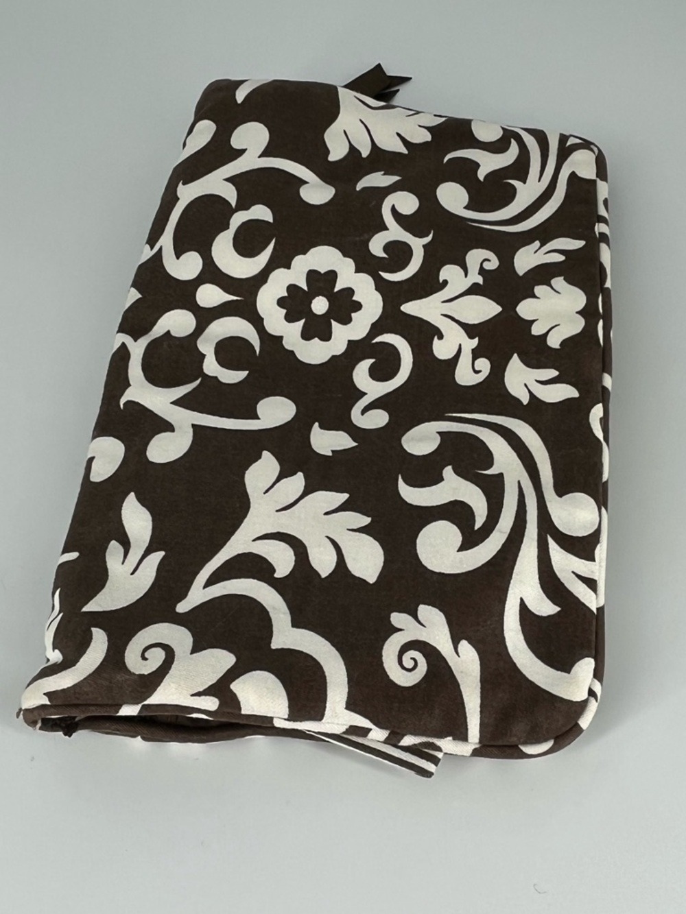 thirty-one Brown and White Floral Zip Organizer